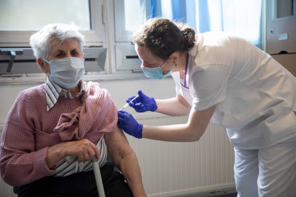 Közel 50 ezer személy kapta meg a COVID-19 elleni vakcinát az elmúlt 24 órában